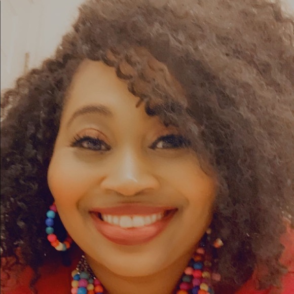 Meet your Posher, Carla - Picture 2 of 2